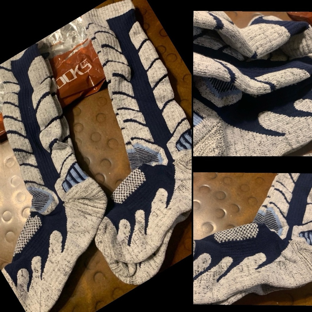 Weierya adult ski socks / very warm / two pairs / size medium / NEW in package